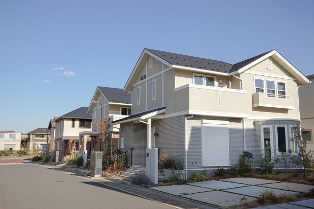 屋根塗装の費用相場って？塗装の面積や塗料ごとに全解説！